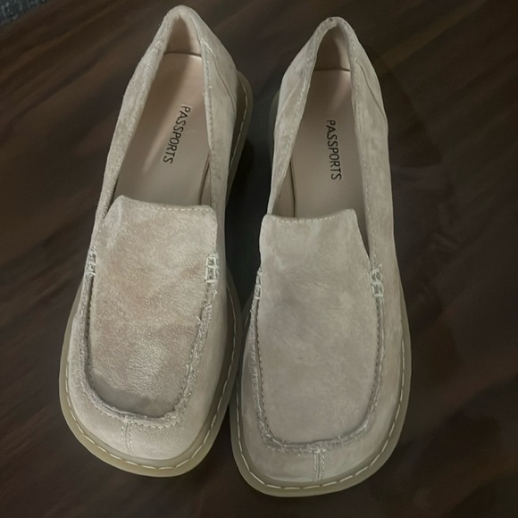 Tan leather PASSPORTS Loafers. 👞 Size 7.5 - Picture 1 of 8